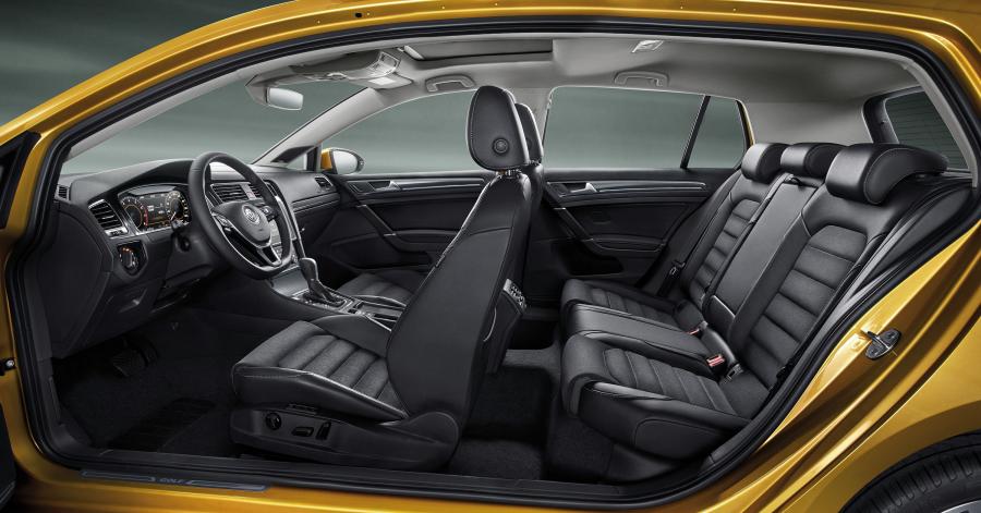 Интерьер Volkswagen Golf 280 TSI 5-Door (Typ 5G) 2017 года  (CN) (фото 4 из 23)